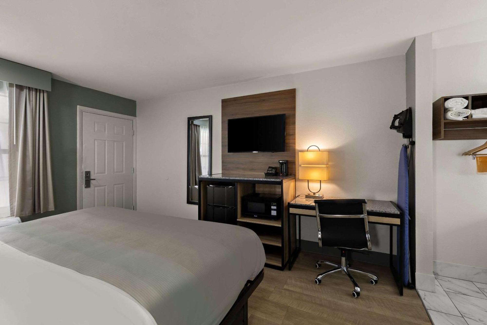 Quality Inn Монро Екстериор снимка