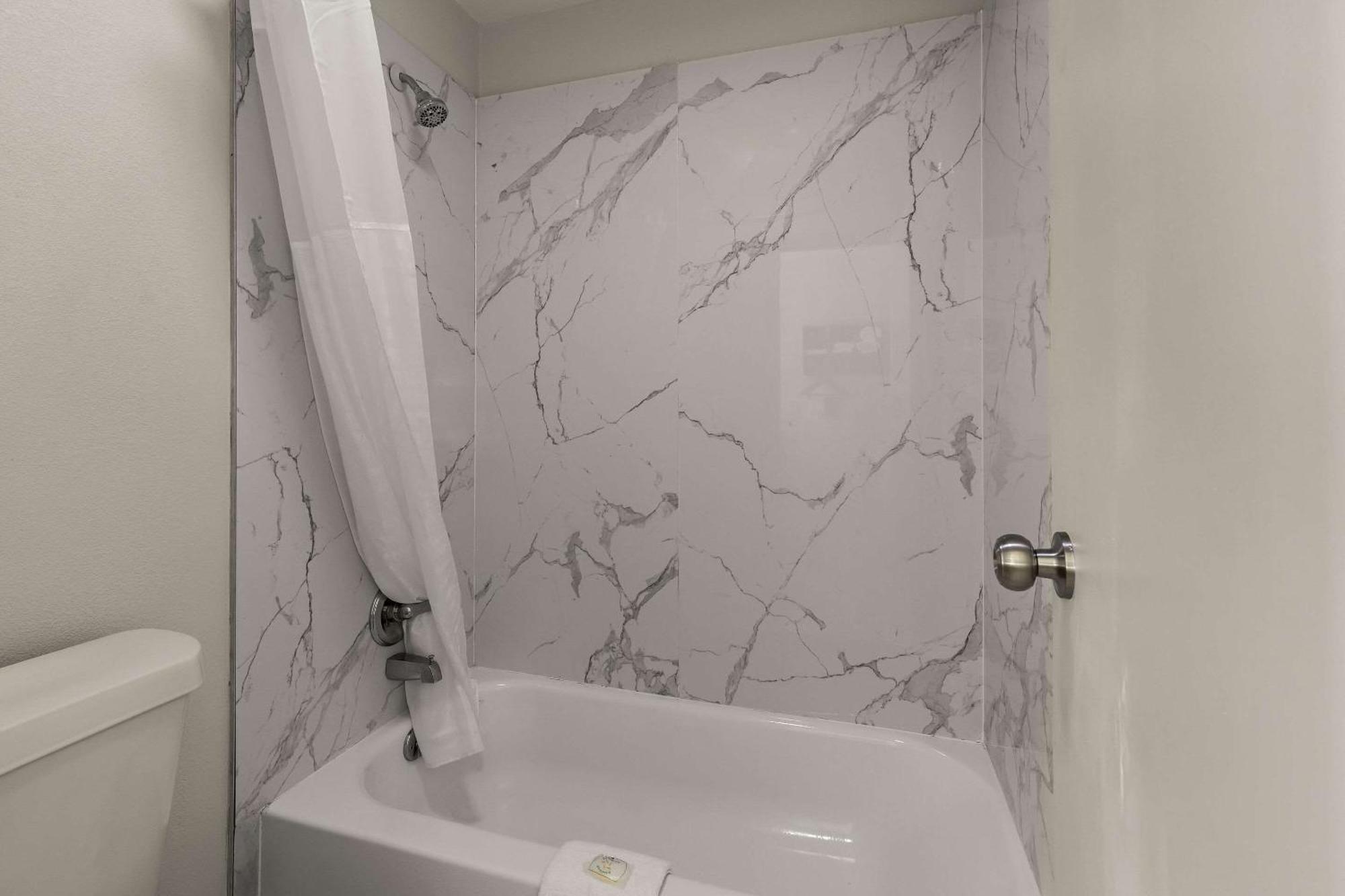Quality Inn Монро Екстериор снимка