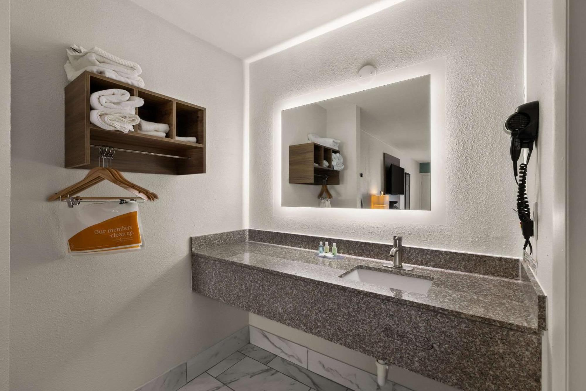 Quality Inn Монро Екстериор снимка